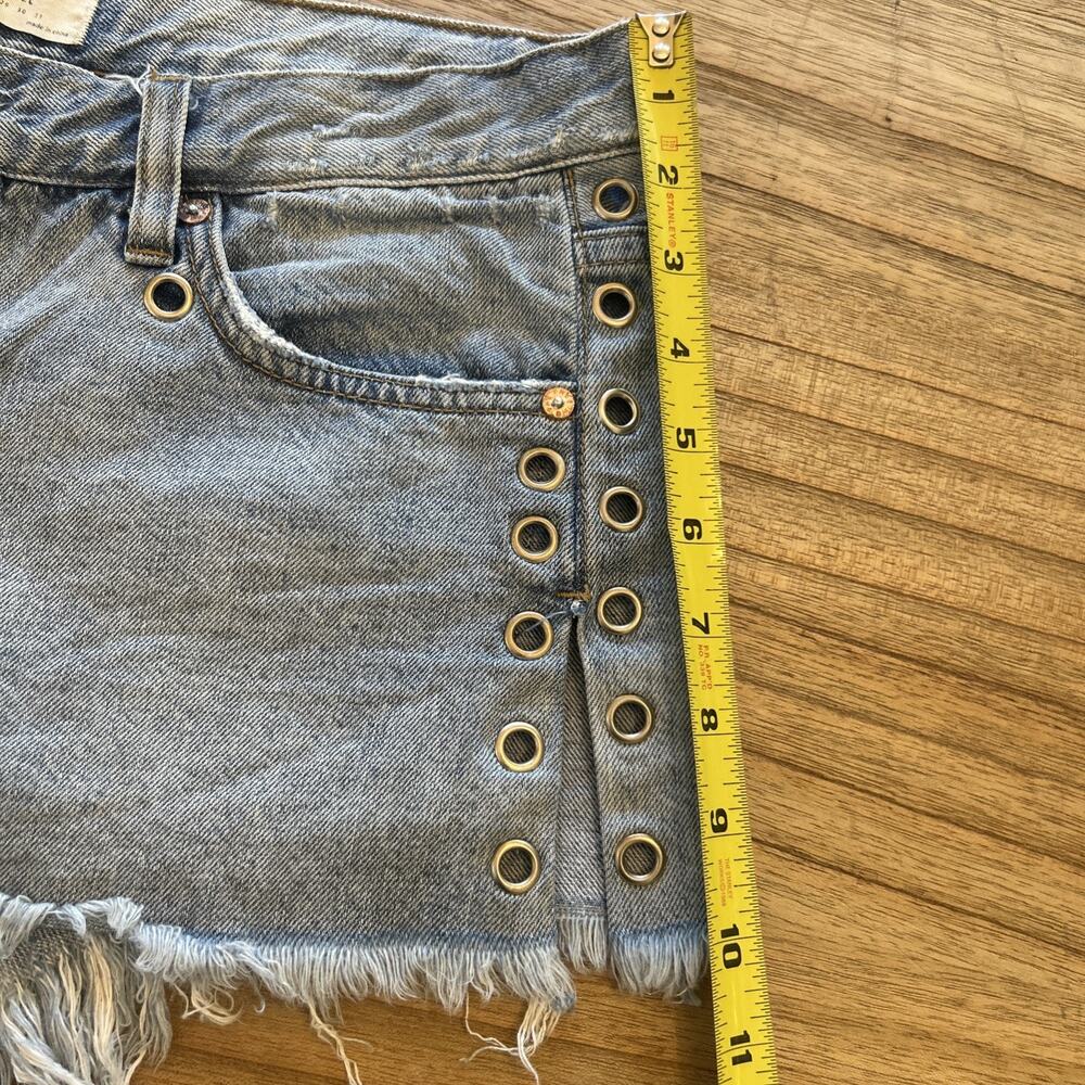 Free People Barcelona Grommet Cutoff Distressed Jean Shorts Button Fly Size 28 - Picture 9 of 9